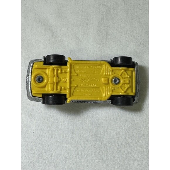 Mattel Hot Wheels ’63 Corvette Goodyear Silver/Yellow Grand Sport DieCast Car - Picture 4 of 8